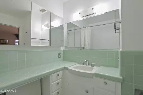 Bath - 170 E Coronado Rd #63, Phoenix, AZ 85004 photo 5 of 5