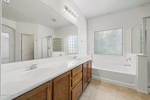 Bath - 4116 E County Down Dr, Chandler, AZ 85249 photo 1 of 3