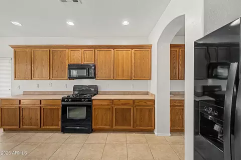 Kitchen - 4116 E County Down Dr, Chandler, AZ 85249 photo 4 of 4
