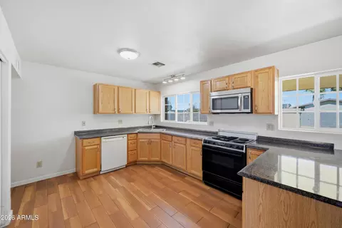 Kitchen - 8311 S 9th Pl, Phoenix, AZ 85042 photo 3 of 4