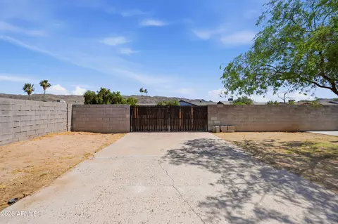 Exterior - 8311 S 9th Pl, Phoenix, AZ 85042 photo 7 of 9