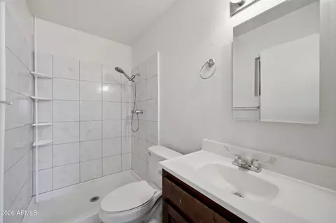 Bath - 8311 S 9th Pl, Phoenix, AZ 85042 photo 2 of 2