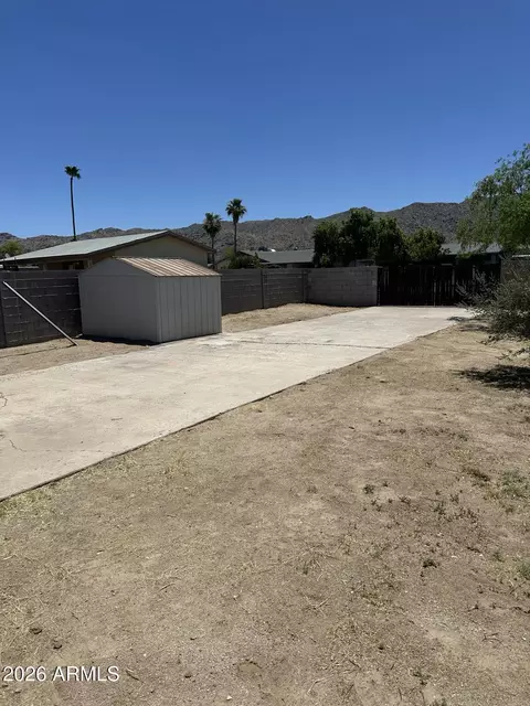 Exterior - 8311 S 9th Pl, Phoenix, AZ 85042 photo 6 of 9