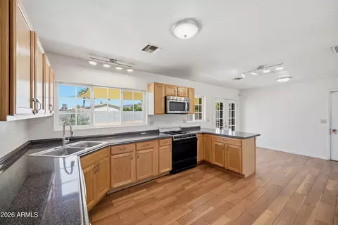 Kitchen - 8311 S 9th Pl, Phoenix, AZ 85042 photo 4 of 4