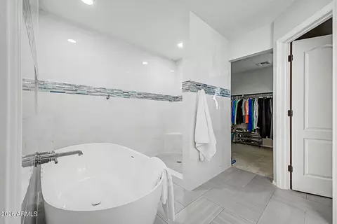 Bath - 2953 S Mandy Cir, Mesa, AZ 85212 photo 2 of 4