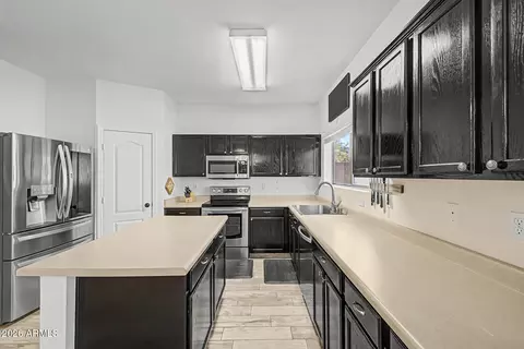 Kitchen - 2953 S Mandy Cir, Mesa, AZ 85212 photo 2 of 3