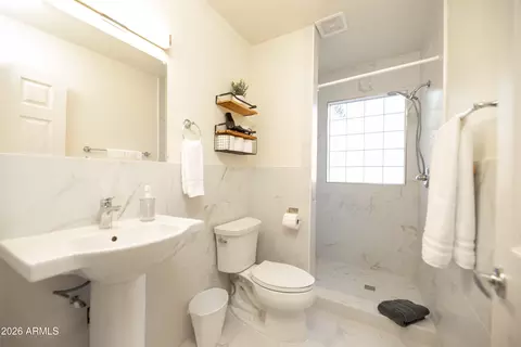 Bath - 4117 E Glenhaven Dr, Phoenix, AZ 85048 photo 3 of 4