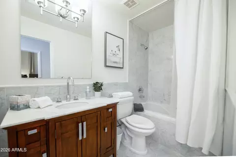 Bath - 4117 E Glenhaven Dr, Phoenix, AZ 85048 photo 4 of 4