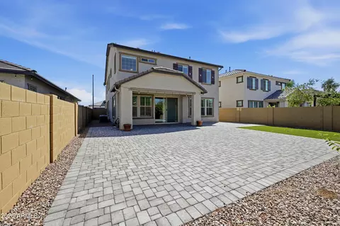 Exterior - 2144 E Flamingo Way E, Gilbert, AZ 85297 photo 5 of 7