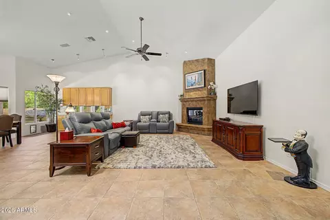 Living - 1934 Everett Dr, Phoenix, AZ 85022 photo 2 of 3