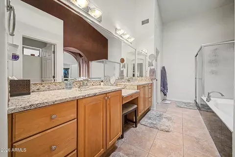 Bath - 1934 Everett Dr, Phoenix, AZ 85022 photo 1 of 3