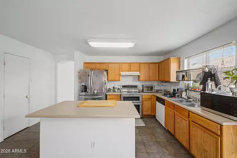 Kitchen - 6637 S 18th Dr, Phoenix, AZ 85041 photo 2 of 3