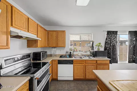 Kitchen - 6637 S 18th Dr, Phoenix, AZ 85041 photo 3 of 3