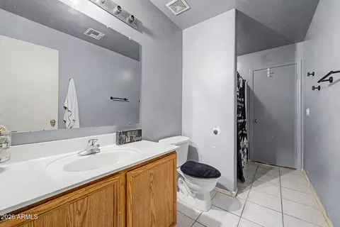 Bath - 6637 S 18th Dr, Phoenix, AZ 85041 photo 3 of 4