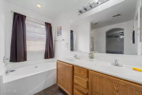 Bath - 6637 S 18th Dr, Phoenix, AZ 85041 photo 1 of 4