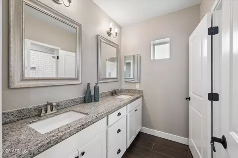 Bath - 3324 E Osborn Rd, Phoenix, AZ 85018 photo 4 of 6
