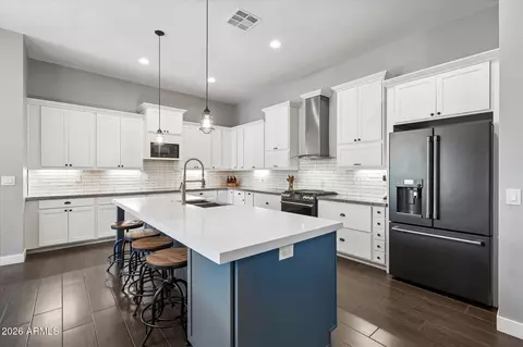 Kitchen - 3324 E Osborn Rd, Phoenix, AZ 85018 photo 2 of 3
