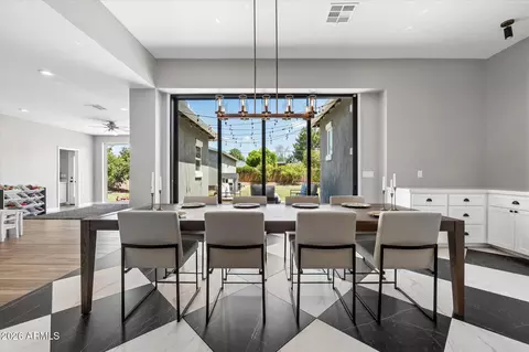 Dining - 3324 E Osborn Rd, Phoenix, AZ 85018 photo 2 of 5