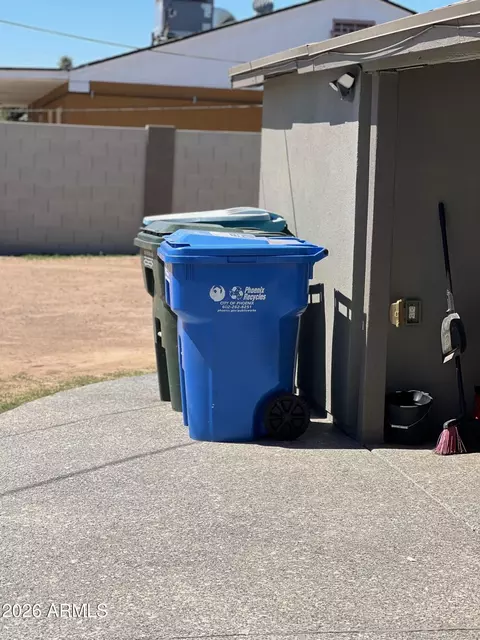 Exterior - 6831 W Camelback Rd, Phoenix, AZ 85033 photo 4 of 7