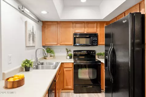 Kitchen - 1820 E Morten Ave #119, Phoenix, AZ 85020 photo 1 of 4