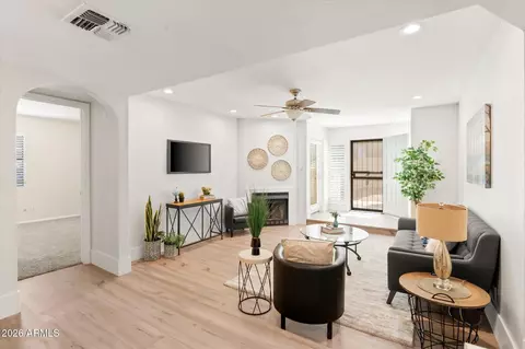Living - 1820 E Morten Ave #119, Phoenix, AZ 85020 photo 5 of 5