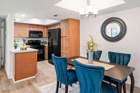 Dining - 1820 E Morten Ave #119, Phoenix, AZ 85020 photo 2 of 3
