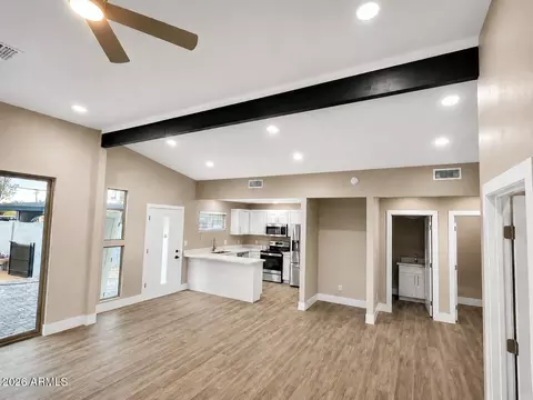 8045 N 14th St, Phoenix, AZ 85020 photo 5