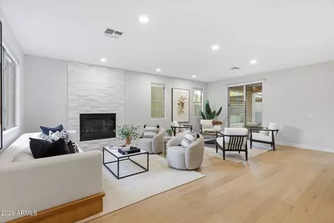 Living - 3984 E Robin Ln, Phoenix, AZ 85050 photo 1 of 3
