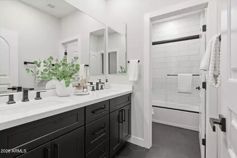 Bath - 3984 E Robin Ln, Phoenix, AZ 85050 photo 6 of 7