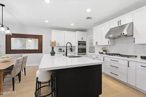 Kitchen - 3984 E Robin Ln, Phoenix, AZ 85050 photo 1 of 3