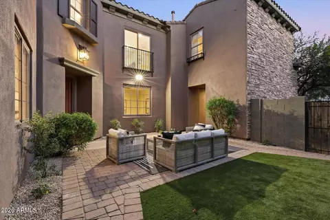 Exterior - 3984 E Robin Ln, Phoenix, AZ 85050 photo 4 of 11