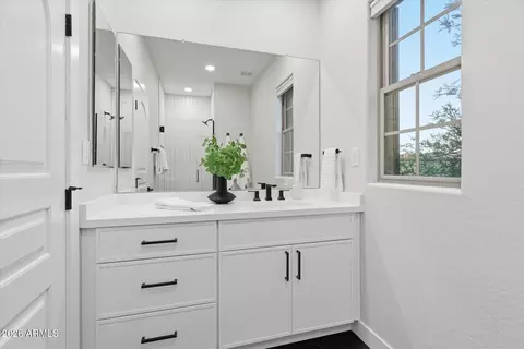 Bath - 3984 E Robin Ln, Phoenix, AZ 85050 photo 5 of 7