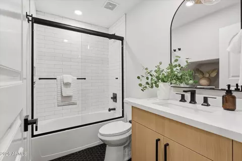 Bath - 3984 E Robin Ln, Phoenix, AZ 85050 photo 1 of 7