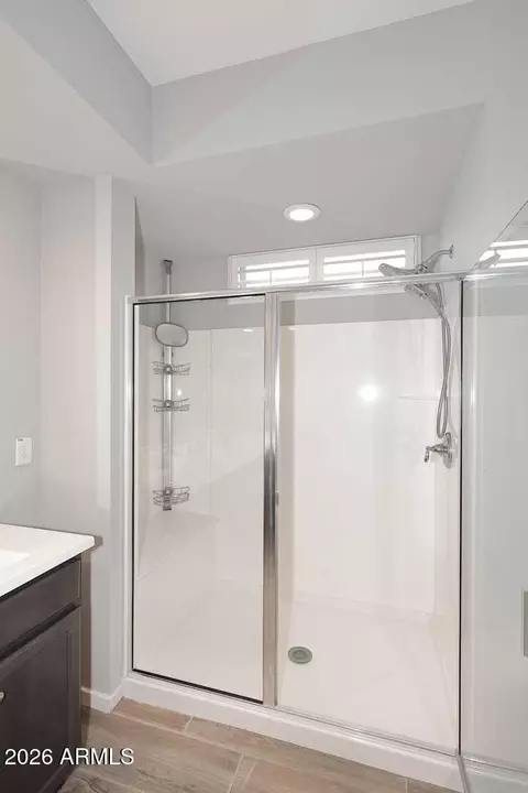 Bath - 3136 E Tina Dr, Phoenix, AZ 85050 photo 3 of 6