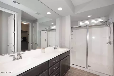 Bath - 3136 E Tina Dr, Phoenix, AZ 85050 photo 4 of 6