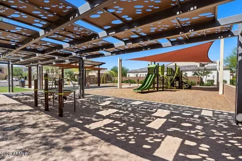 View/Area - 3136 E Tina Dr, Phoenix, AZ 85050 photo 4 of 6