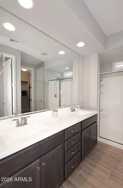 Bath - 3136 E Tina Dr, Phoenix, AZ 85050 photo 2 of 6