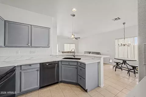 Kitchen - 3742 E Sandy Way, Gilbert, AZ 85297 photo 5 of 6