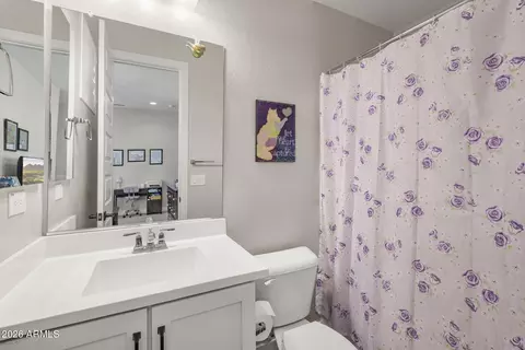 Bath - 1823 E Watford Ct, Gilbert, AZ 85298 photo 4 of 7