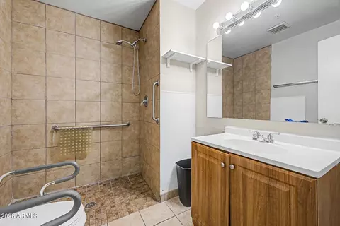 Bath - 2661 E Brown St, Phoenix, AZ 85028 photo 1 of 1