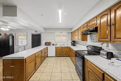 Kitchen - 2661 E Brown St, Phoenix, AZ 85028 photo 2 of 3