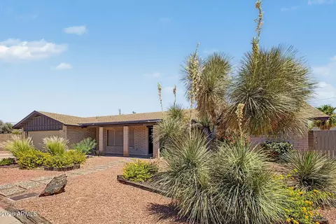 Exterior - 2661 E Brown St, Phoenix, AZ 85028 photo 3 of 12