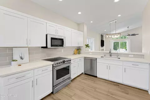 Kitchen - 4330 N 32nd Pl, Phoenix, AZ 85018 photo 1 of 2