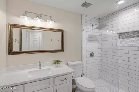 Bath - 4330 N 32nd Pl, Phoenix, AZ 85018 photo 1 of 3