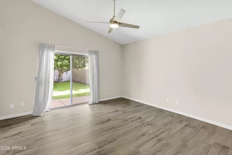 Living - 4330 N 32nd Pl, Phoenix, AZ 85018 photo 4 of 4