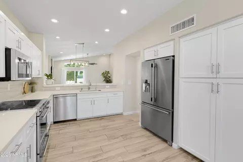 Kitchen - 4330 N 32nd Pl, Phoenix, AZ 85018 photo 2 of 2
