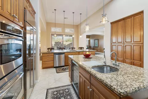 Kitchen - 4239 E Ficus Way, Gilbert, AZ 85298 photo 4 of 8
