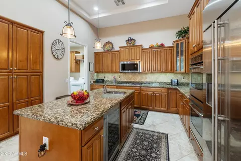 Kitchen - 4239 E Ficus Way, Gilbert, AZ 85298 photo 3 of 8