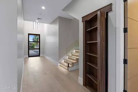 Entry Way - 4422 E Roma Ave, Phoenix, AZ 85018 photo 3 of 4