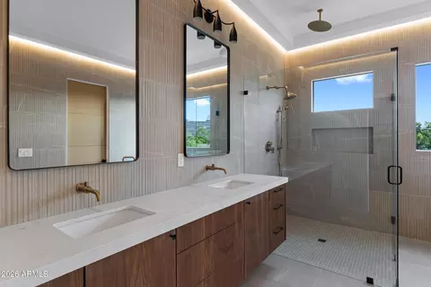 Bath - 4422 E Roma Ave, Phoenix, AZ 85018 photo 9 of 10